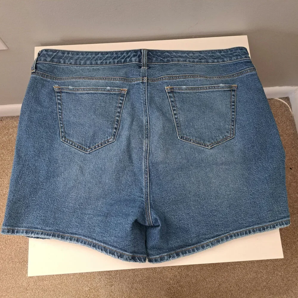 Torrid Denim Mid Rise 5" Blue Jean Shorts Women's Plus 20 - Picture 2 of 8